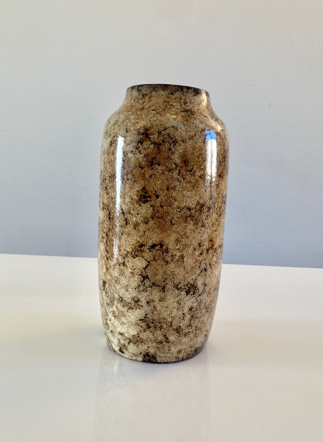 Marbled effect vase in Lunéville earthenware