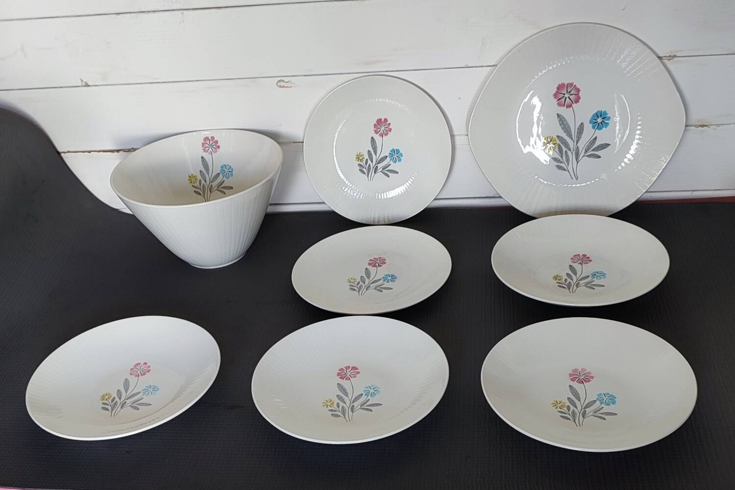 Lot of 8 Vintage Ceranord Saint-Amand Aster Tableware from the 1950s-60s.
