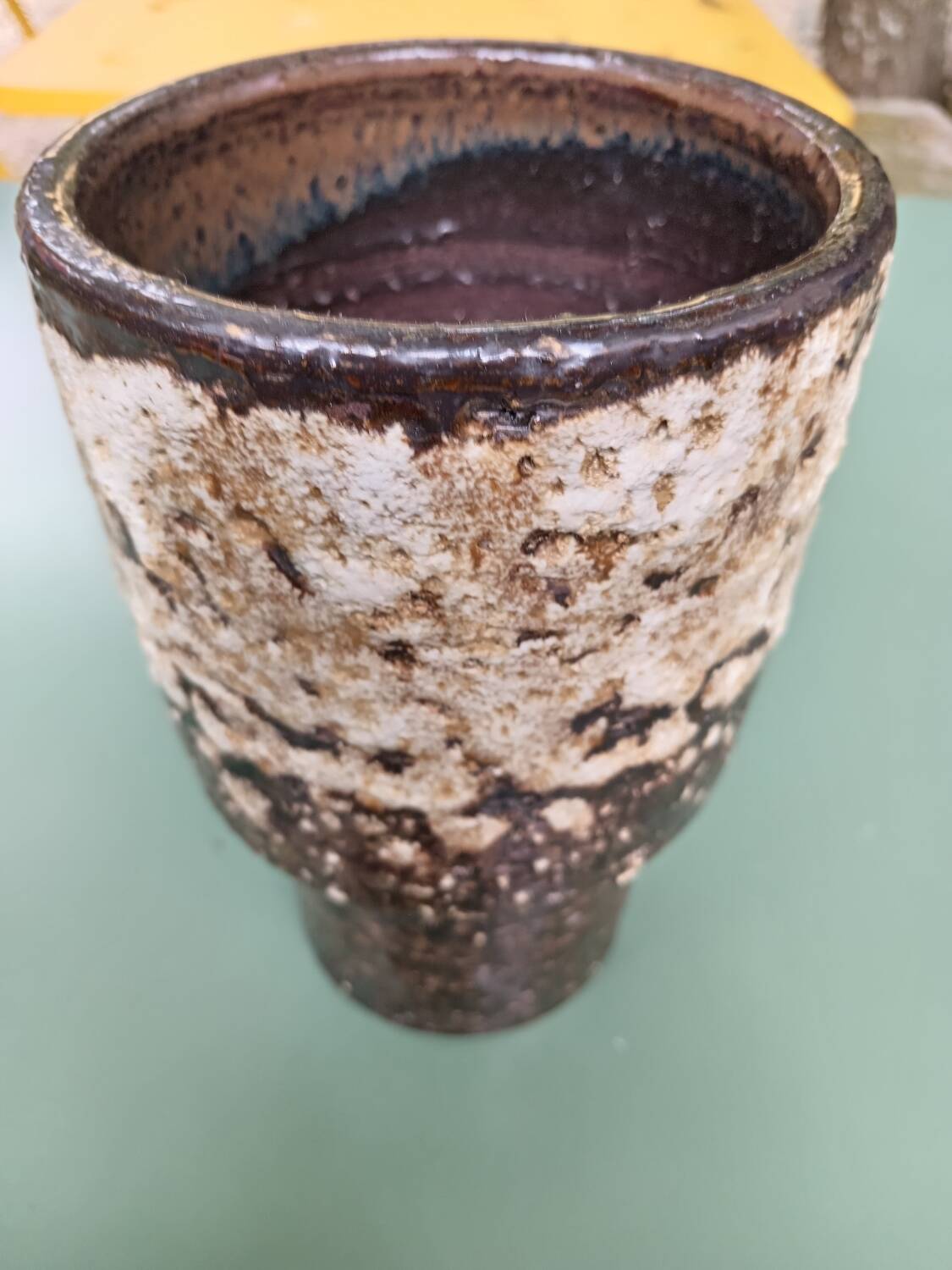 Vase de style brutaliste en céramique