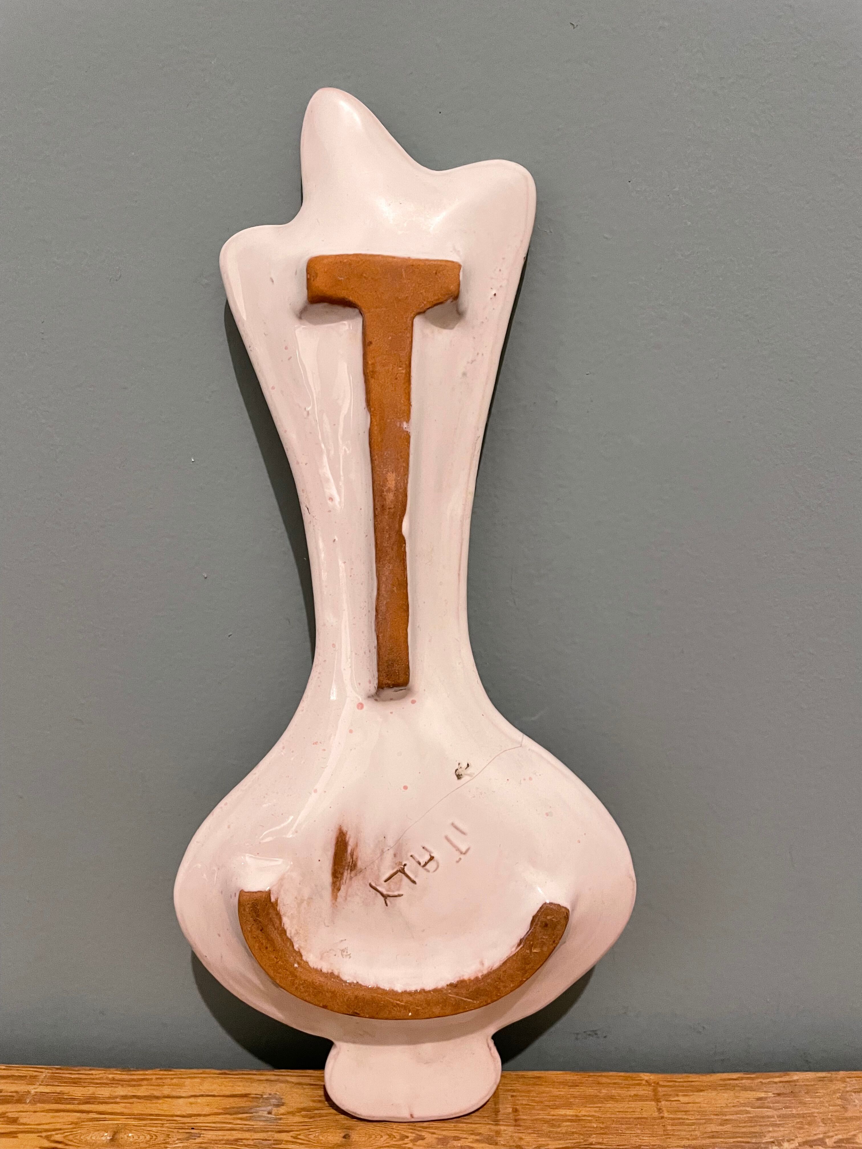 Aperitif ramequin in the shape of radishes