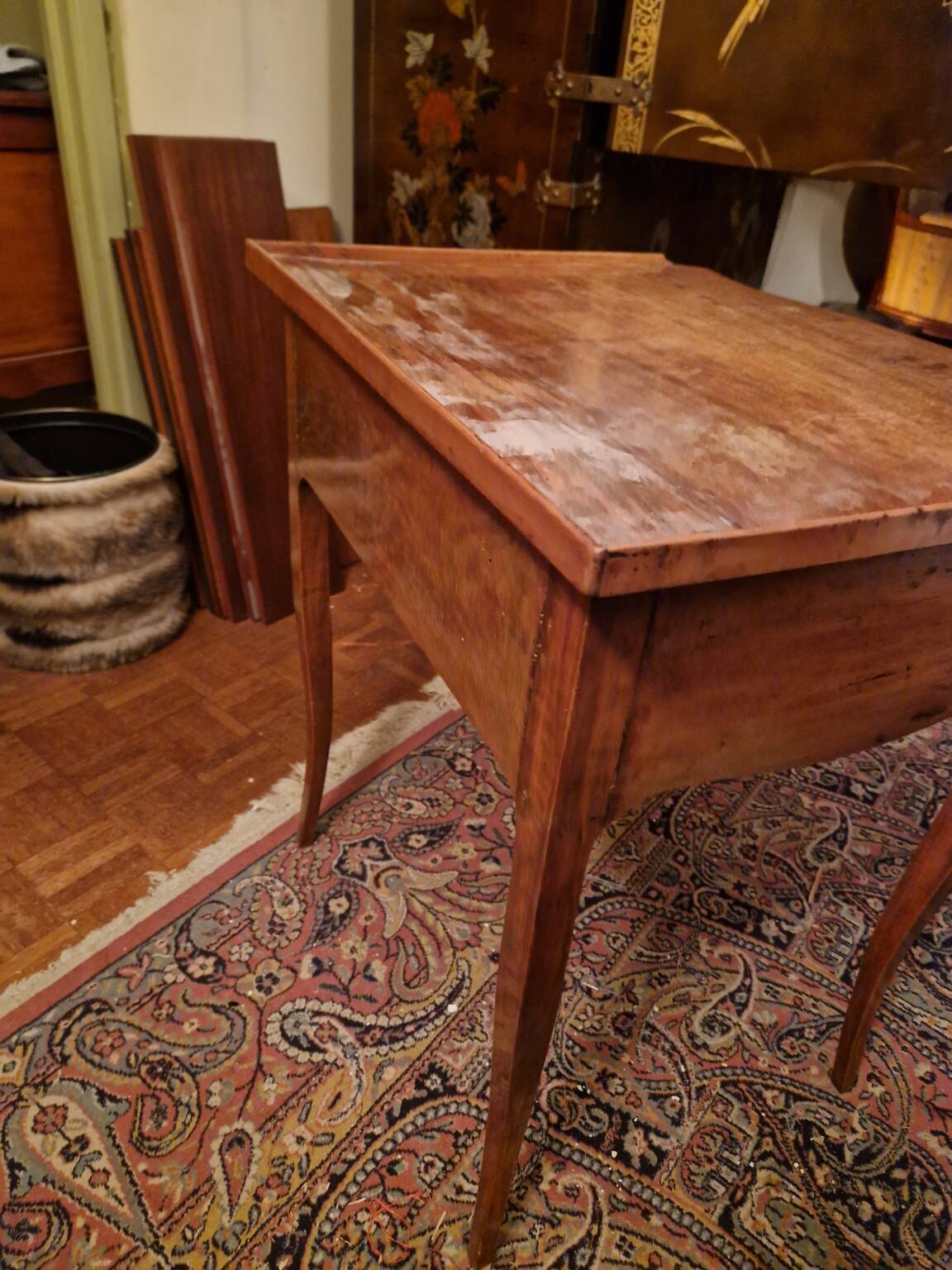 Small table / antique desk in wood – Louis XV style