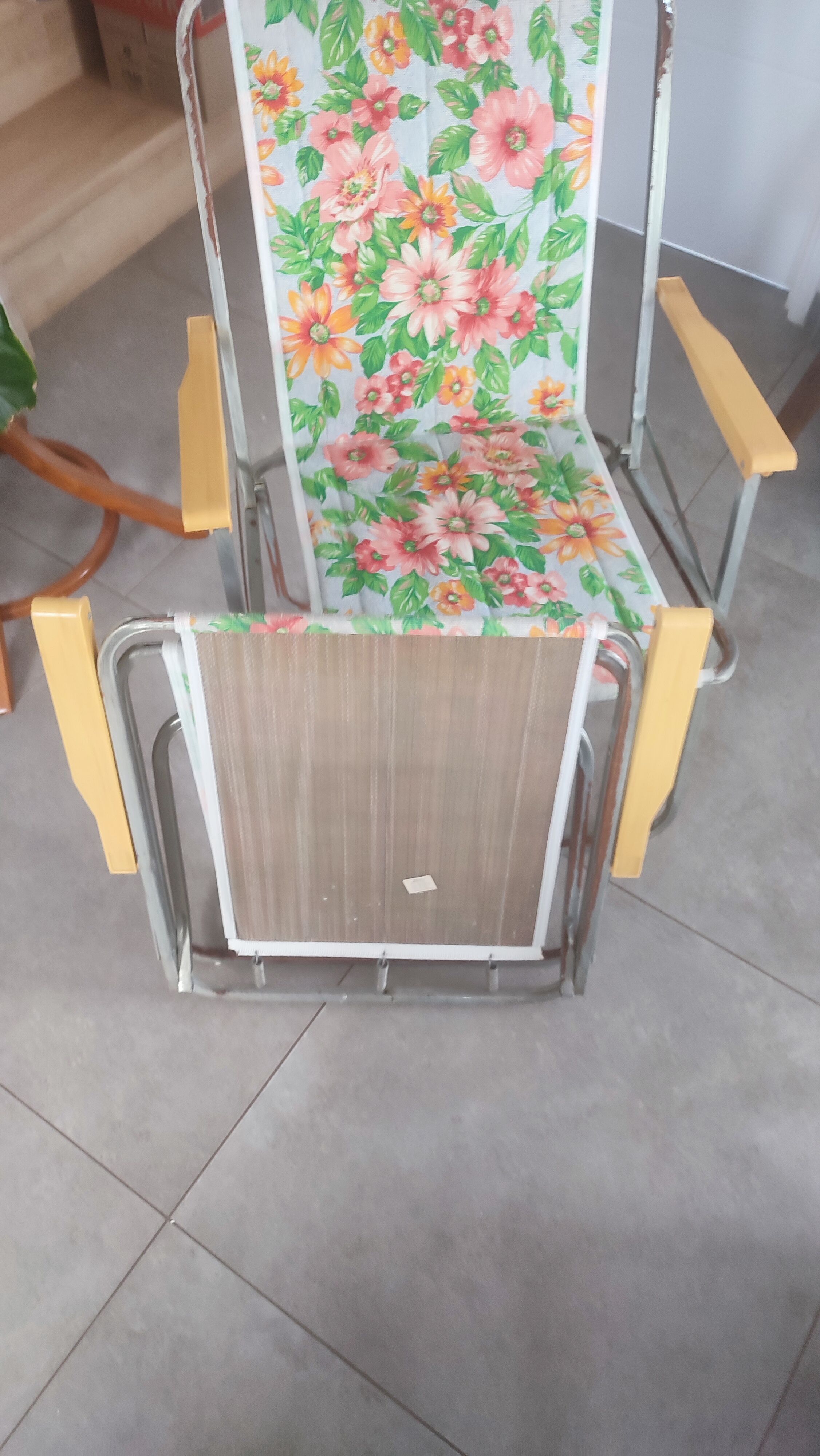 Pair of folding armchairs