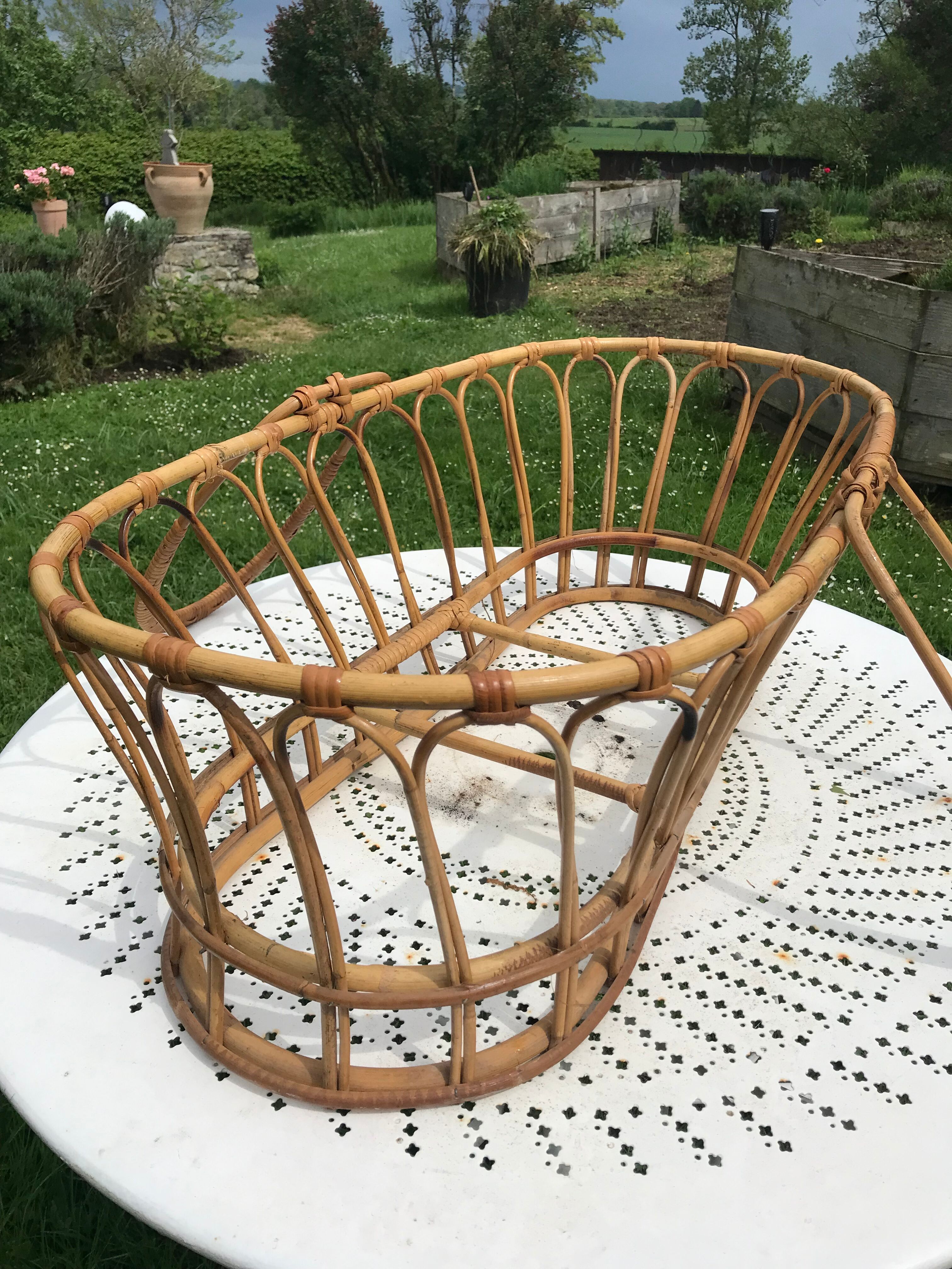 Rattan bassinet