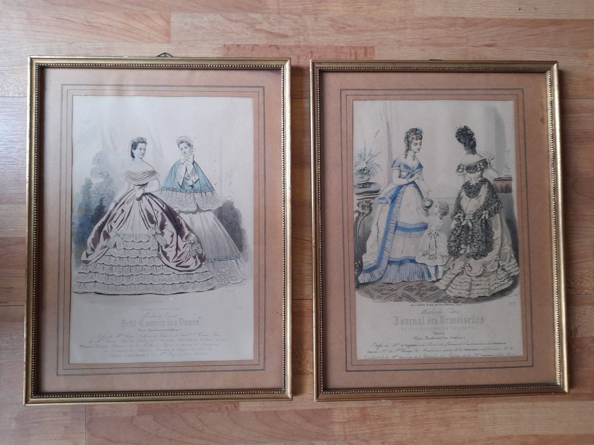 Set of 2 golden frames old engraving "Petit courier des Dames" "journal des Demoiselles"