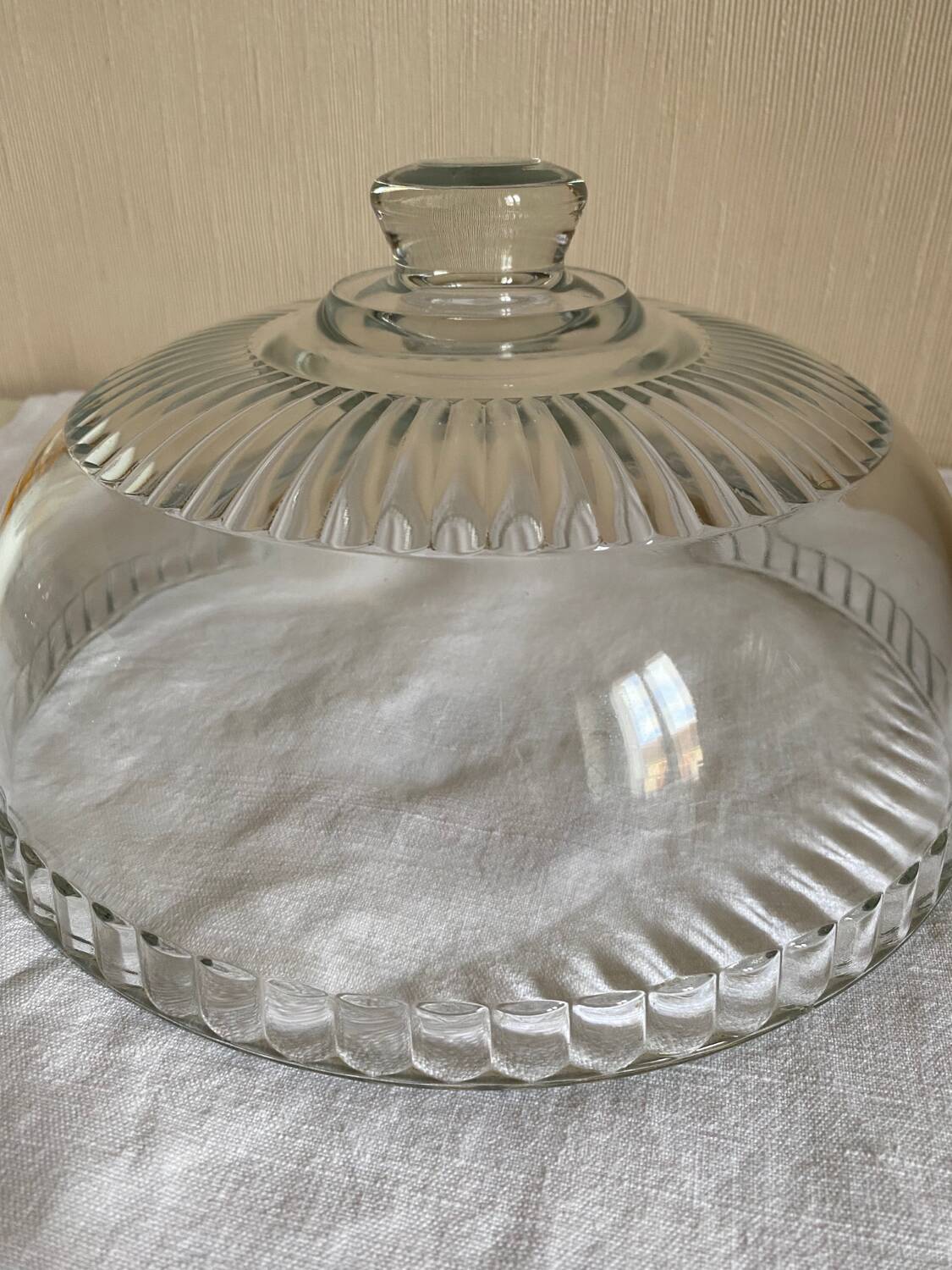 Molded glass cake bell