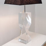 Lampe de table sculpturale en lucite solide transparente - Vers 1980