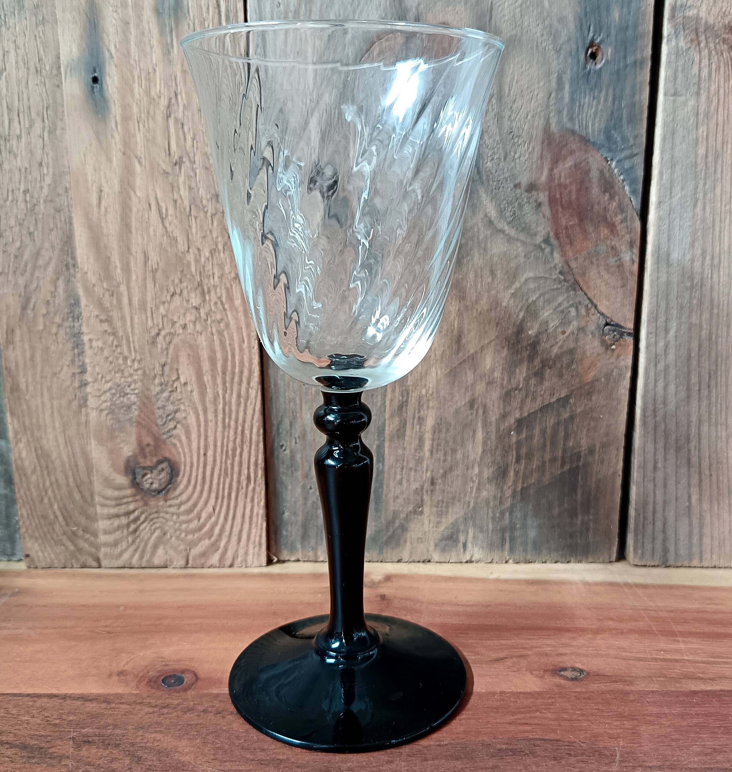 5 large black stemmed glasses arcoroc france, vintage