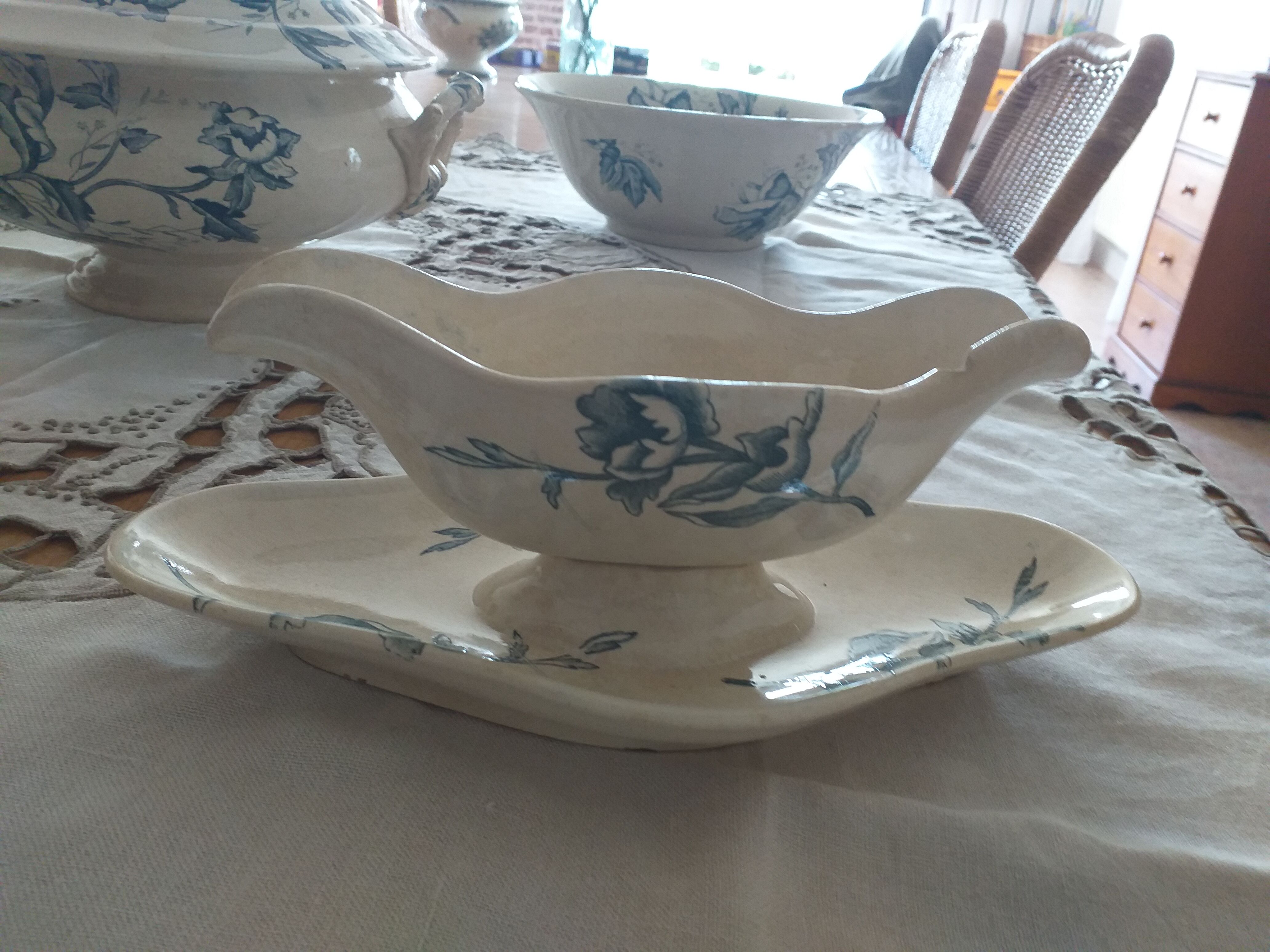 Old-size dishware Rose Faïencerie Lyonnaise