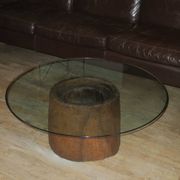 Table basse en souche d'arbre antique sculptée avec plateau en verre circulaire