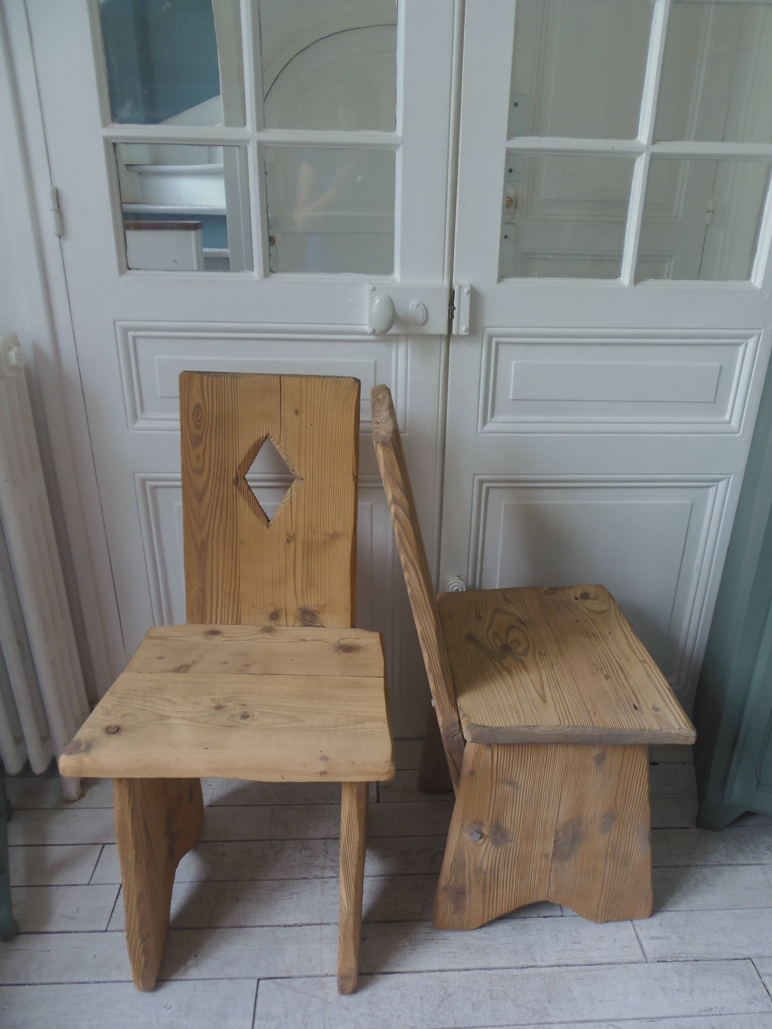 2 vintage chairs in brutalist style made of pitch pine with a waxed finish.