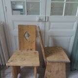 2 vintage chairs in brutalist style made of pitch pine with a waxed finish.