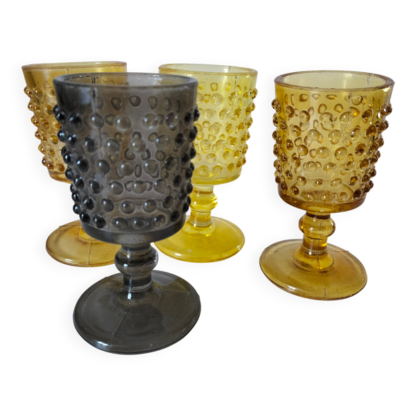4 verres à pied vintage en verre hobnail et fumé