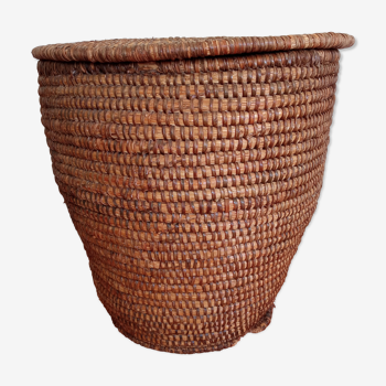 Straw basket and old bramble "bourgne"