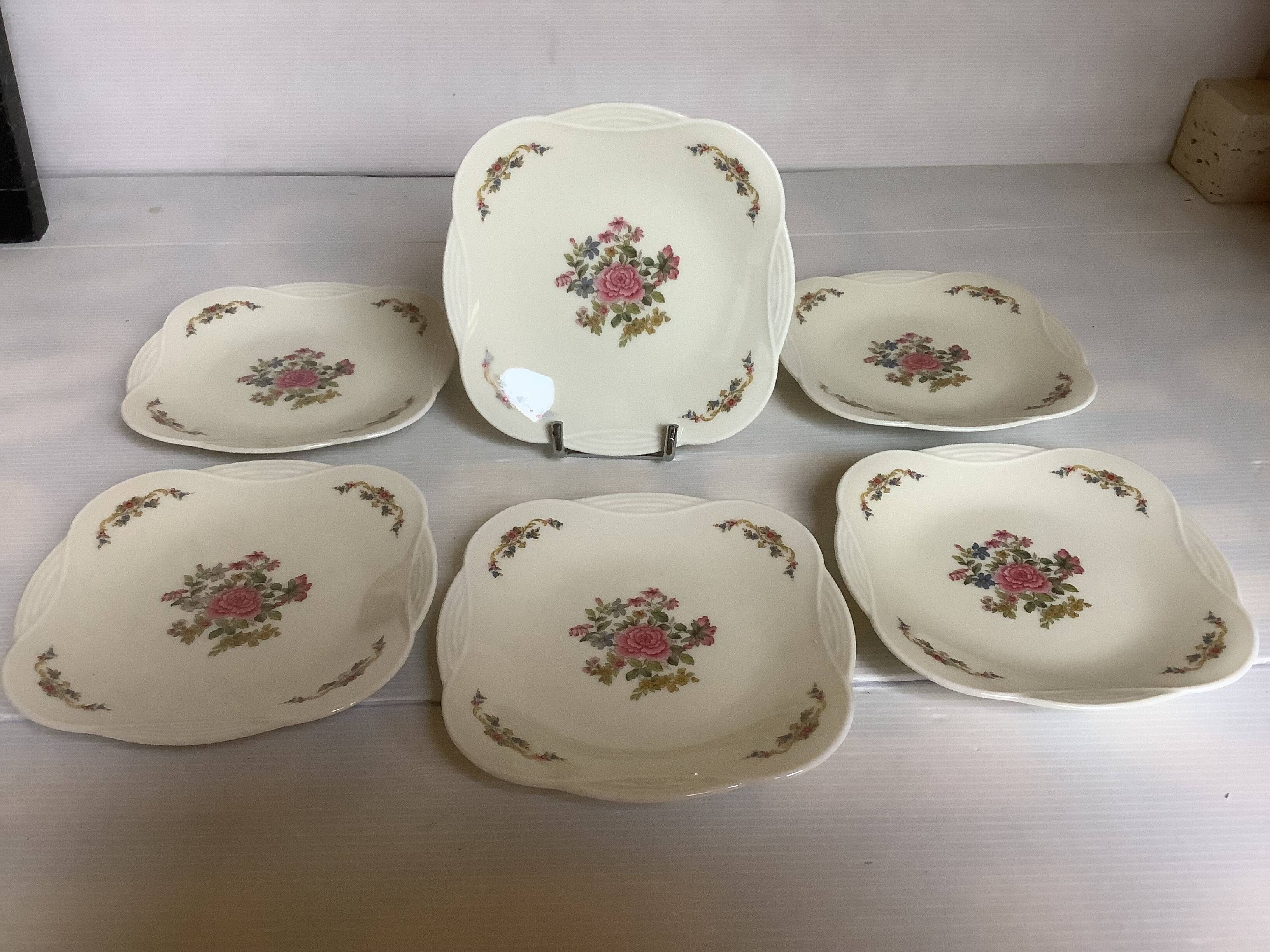 Six petites assiettes à fleurs Raynaud Limoges