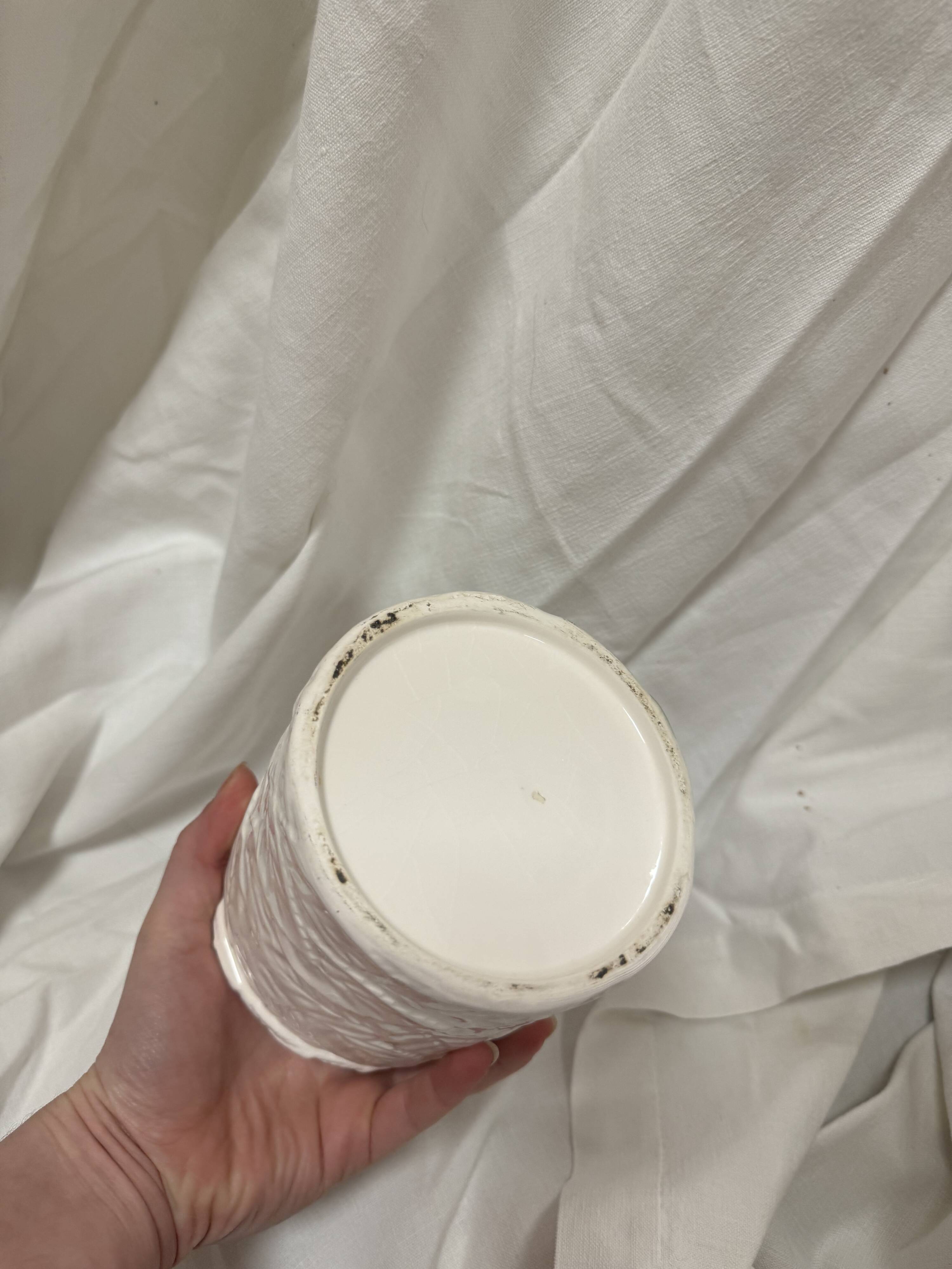 Vintage 80s slip pot