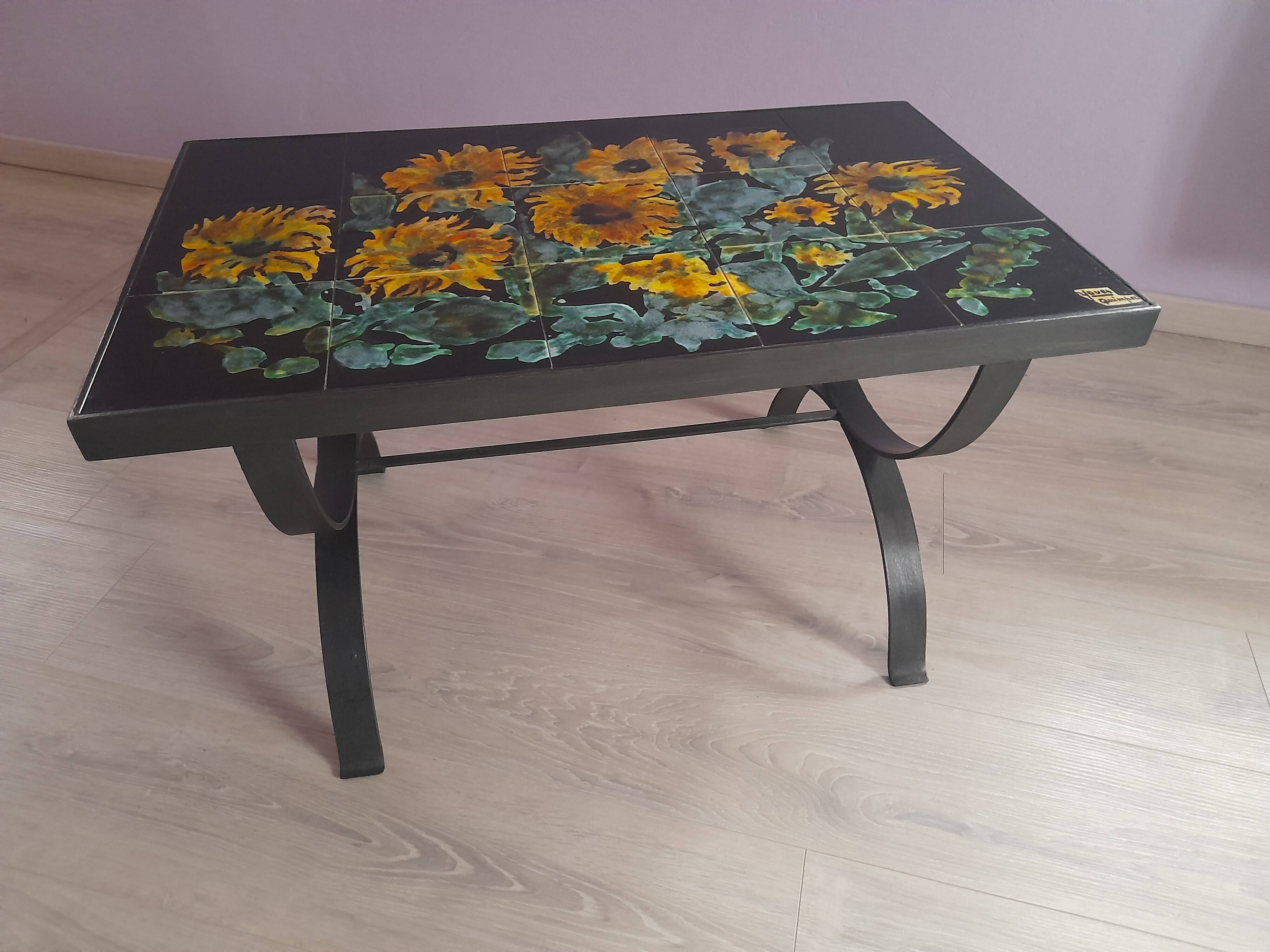 Ceramic coffee table from Quimper signed by Youen.