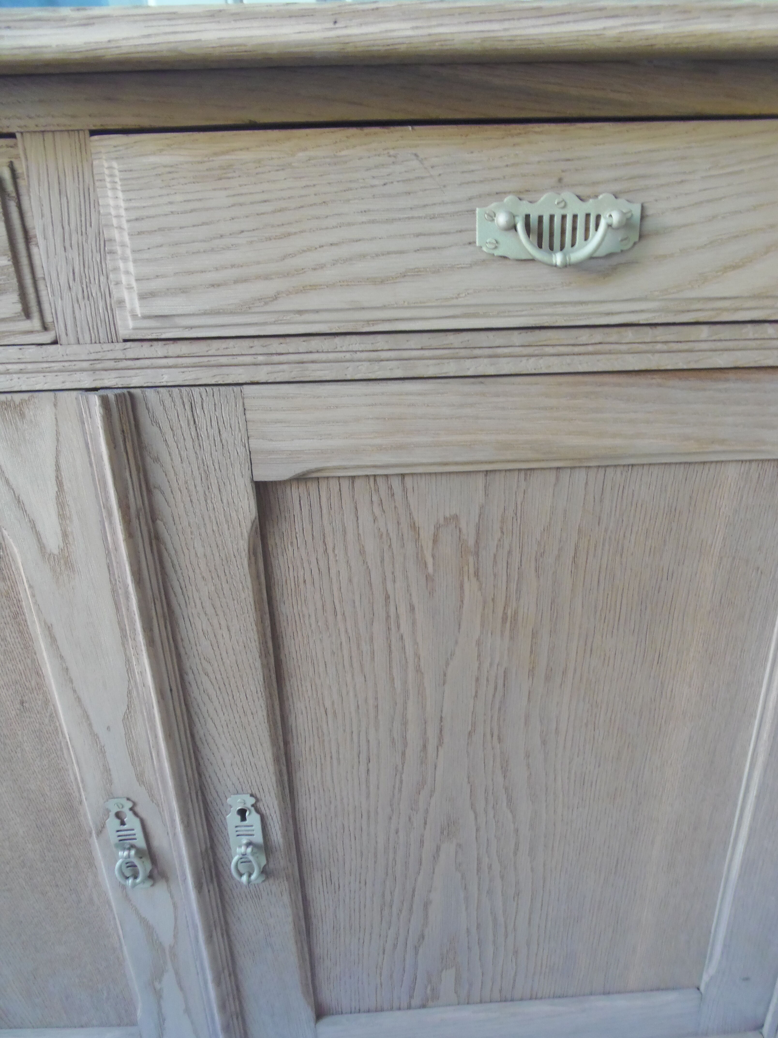 Vintage oak sideboard, 2 drawers, 2 doors, 1 shelf.