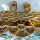 Service de 8 assiettes à compartiments, 2 raviers et leur plats