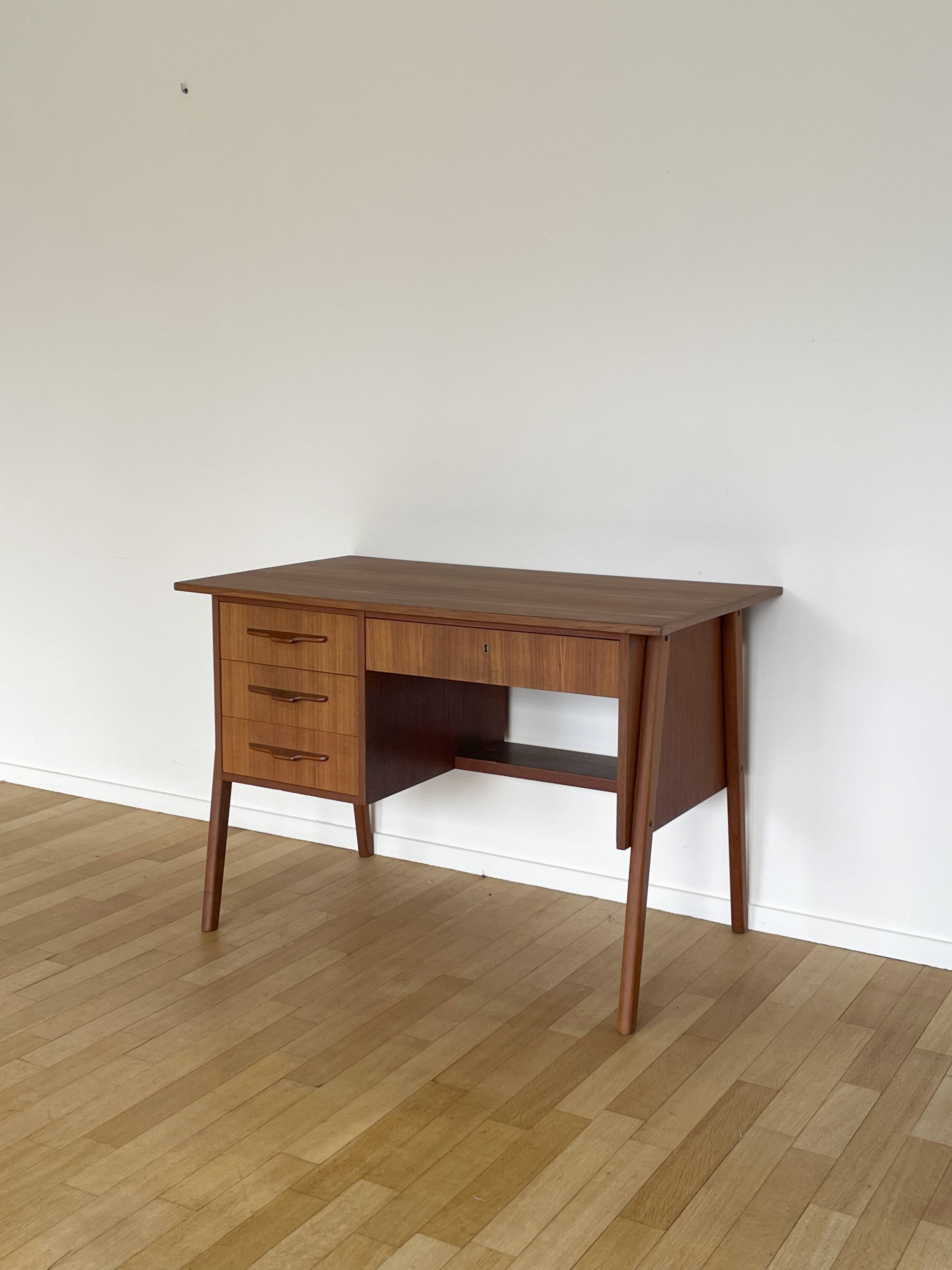 Bureau scandinave en teck 1960