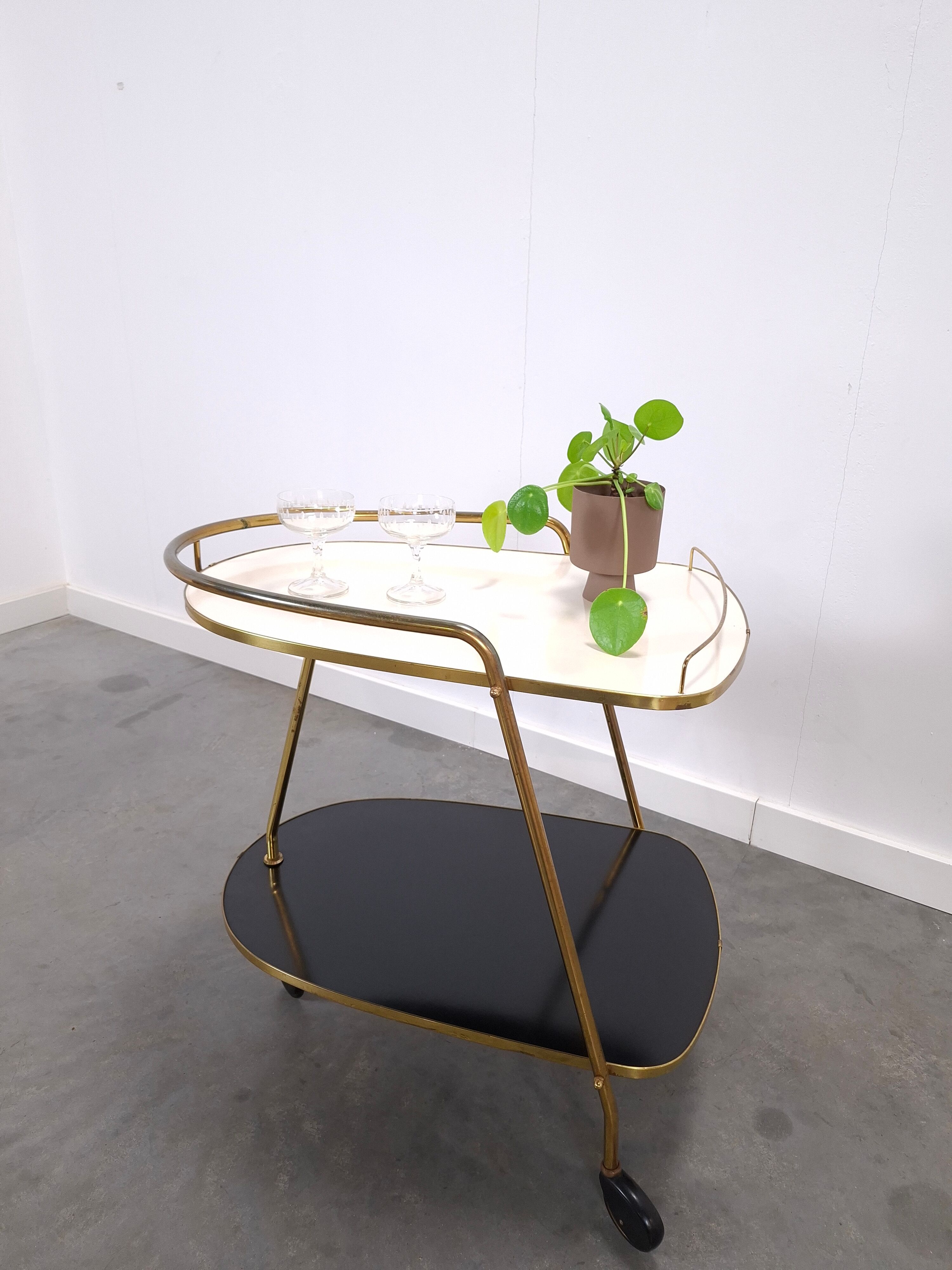 Ilse Möbel trolley met zwart wit formica vintage