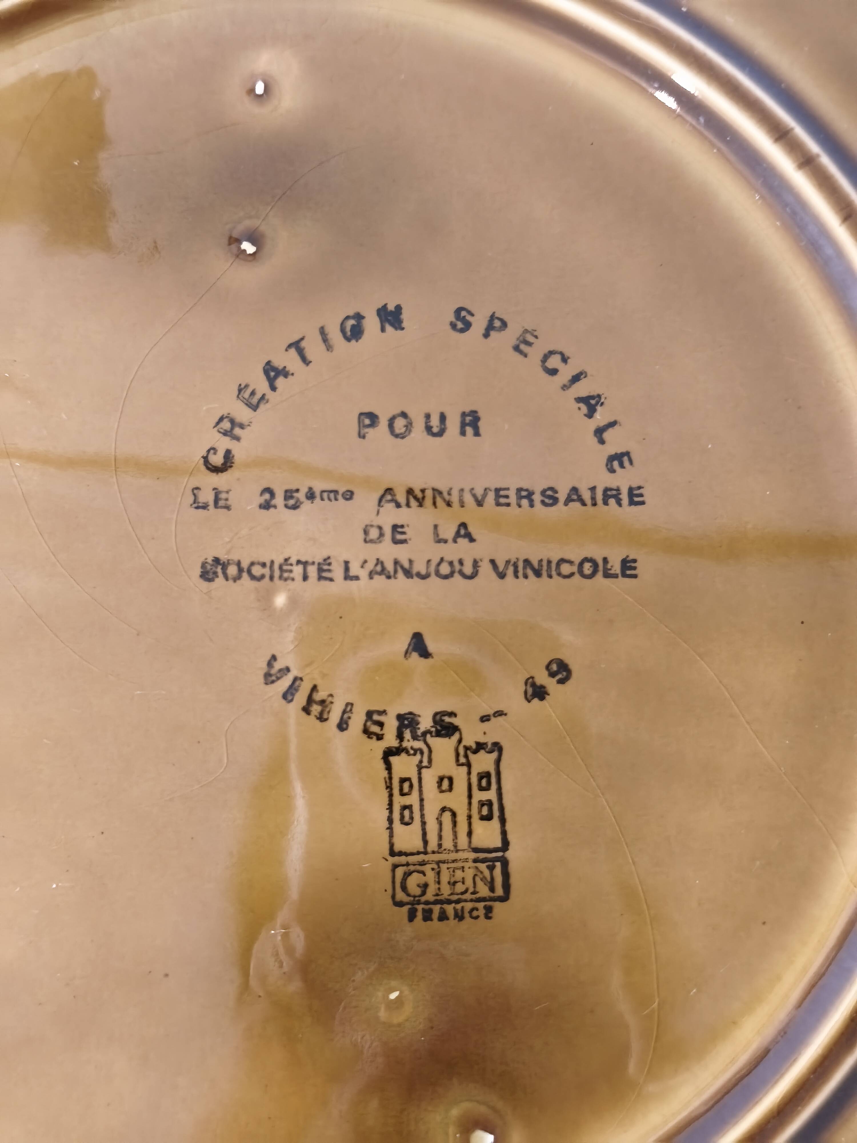 Plat de présentation vintage en faïence de Gien création spéciale Chambord