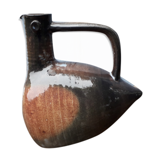 Zoomorphic pitcher