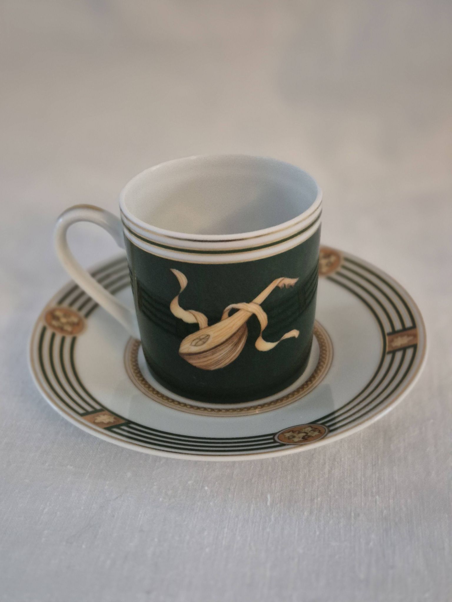Litre porcelain cup from limoges bernardaud model kent a467