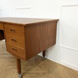 Scandinavian desk on wheels - 482