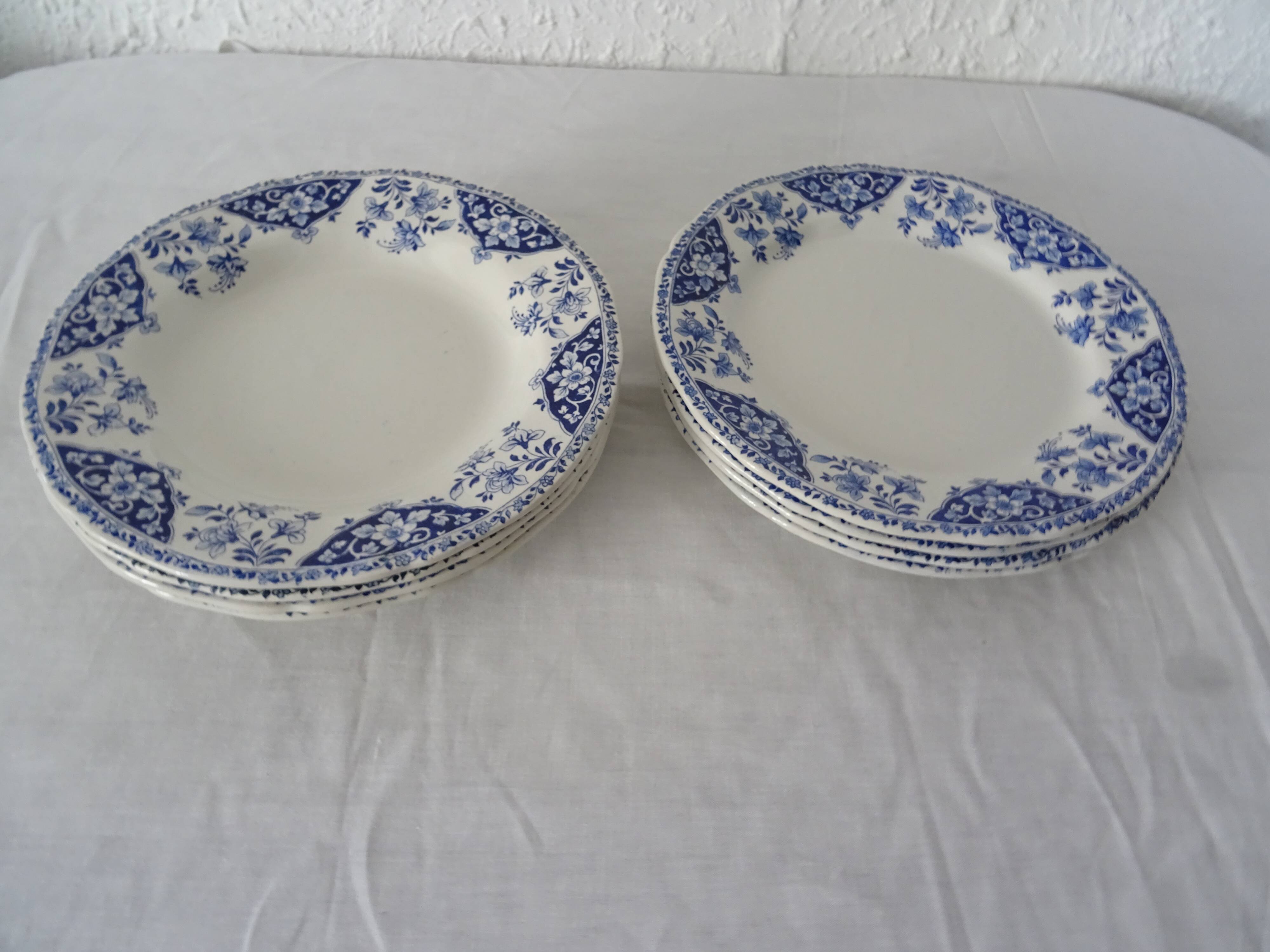 8 plates 160223 gien blue flowers 4 flat & 4 hollow