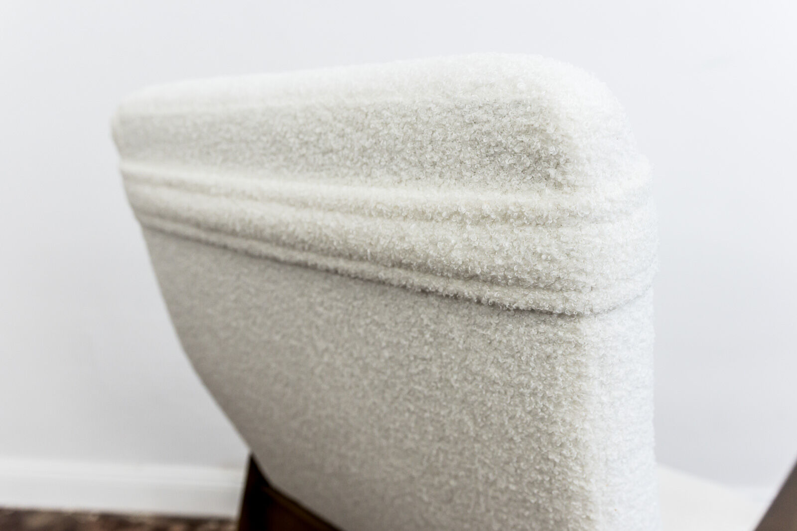 Pair of white boucle gfm 64 high back armchairs by edmund homa, 1960s