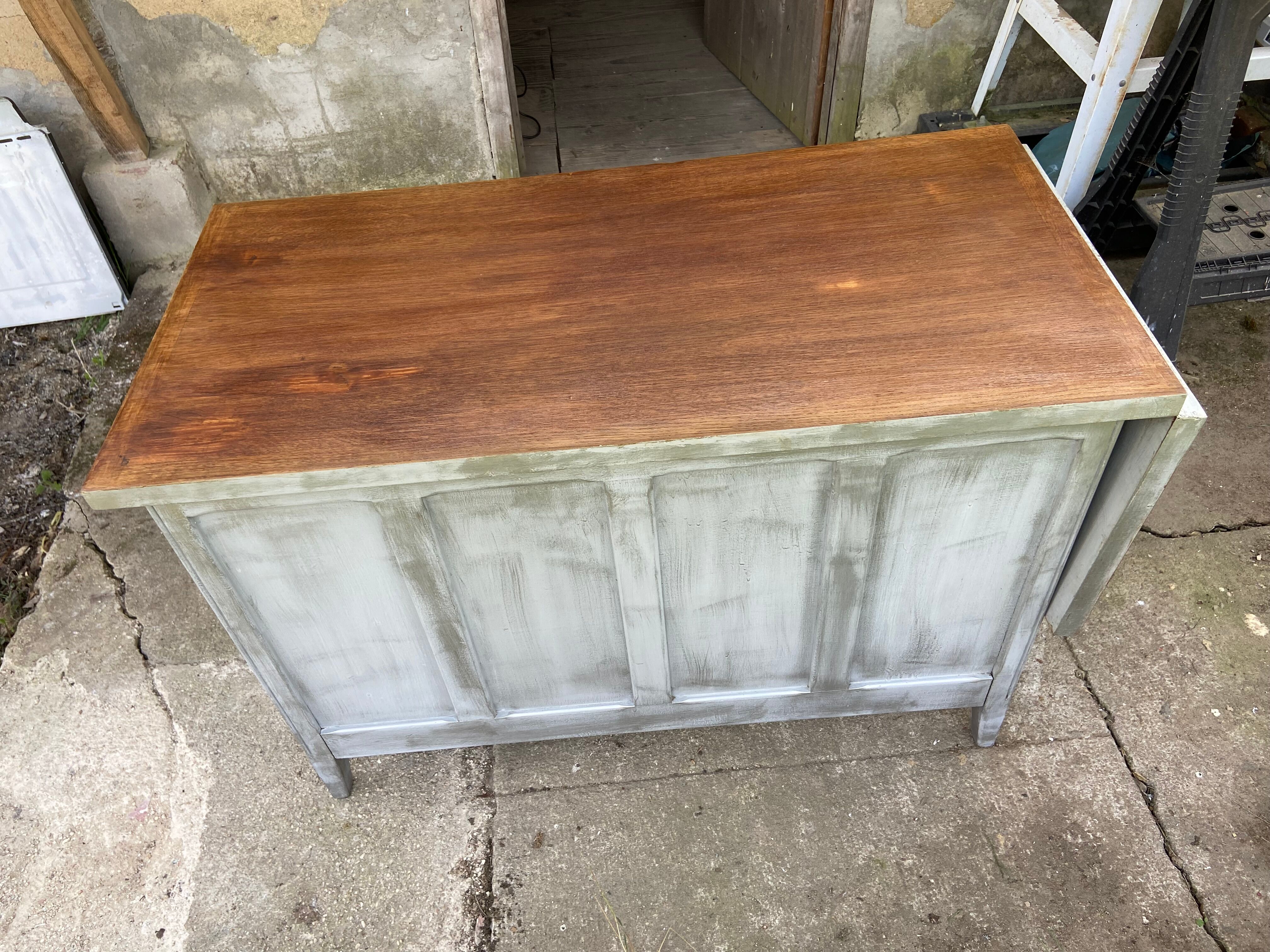 Children's desk in wood, patinated gray