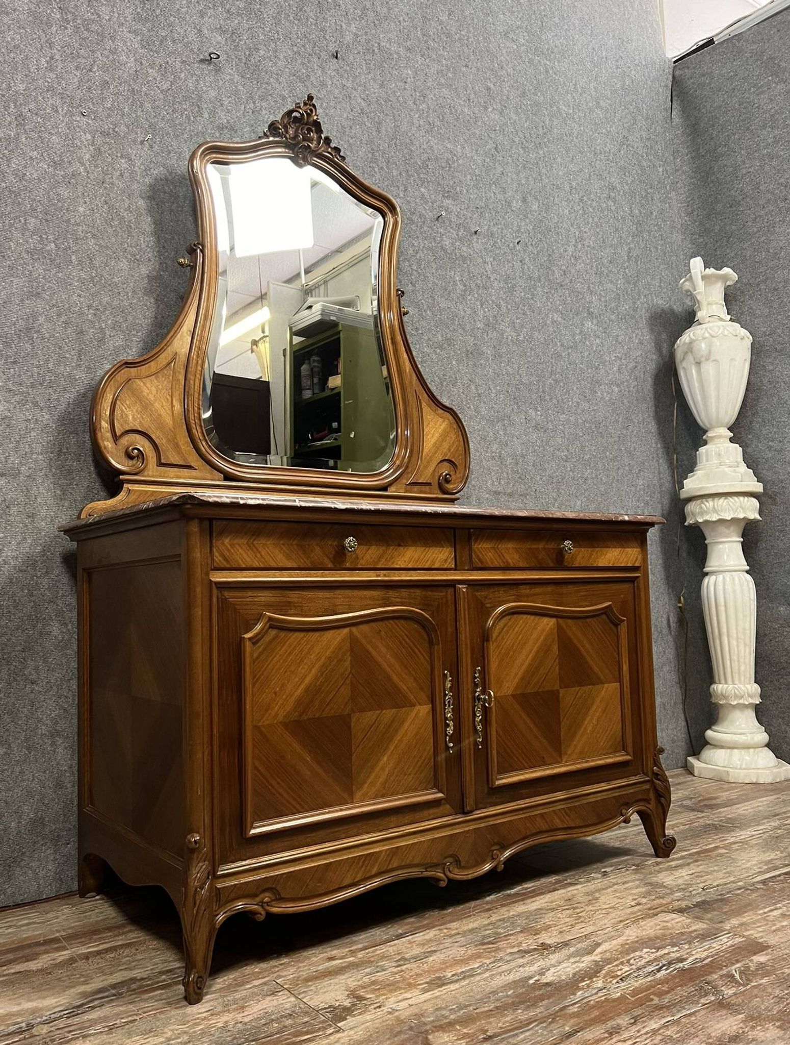 Superb Louis XV style chest of drawers with psyche doors in walnut marquetry circa 1880