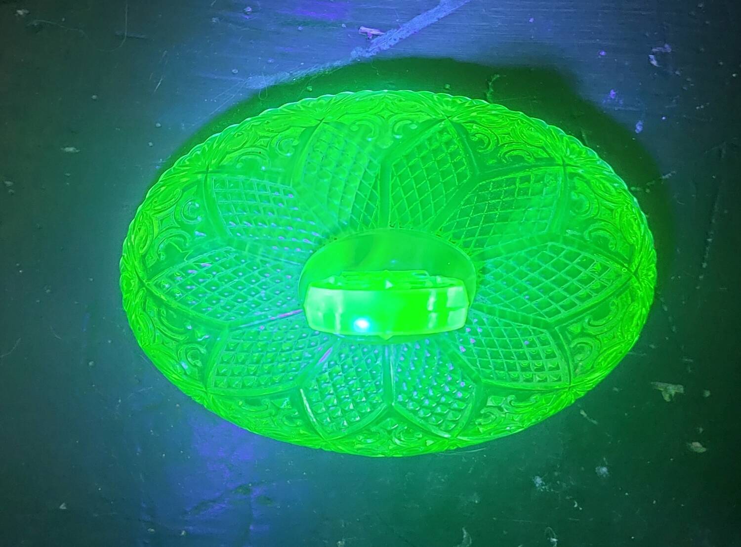 “Neo Gothic” butter dish in uraline