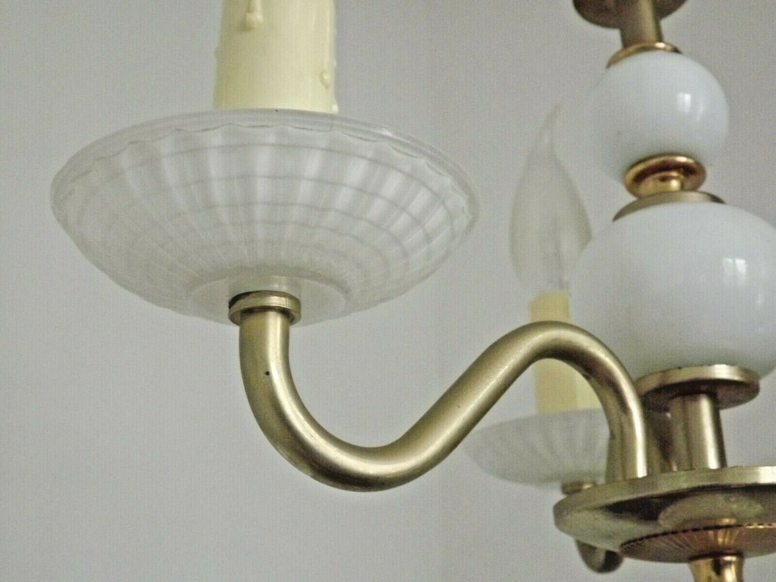 Chandelier vintage en métal doré et verre balnc