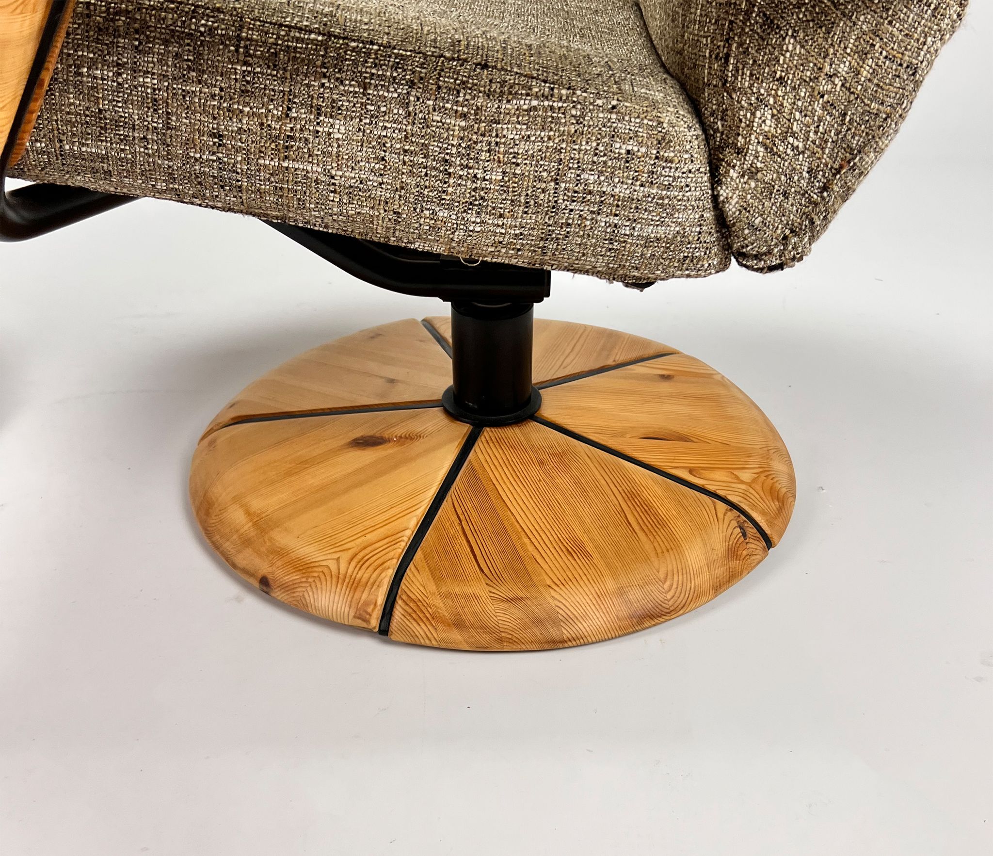 Fauteuil & repose-pied, années 1980