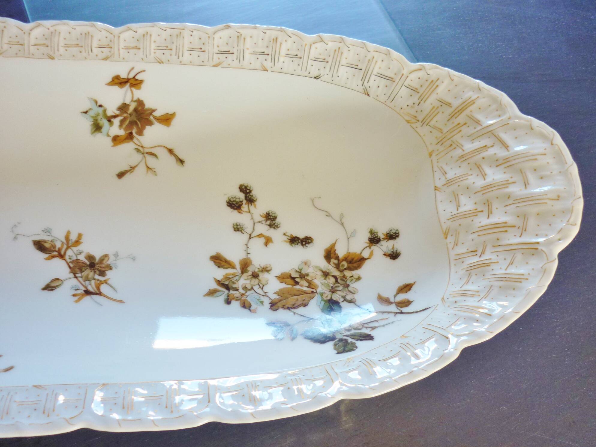 Long fish and meat dish, 19th century, Haviland Limoges porcelain, 66cm