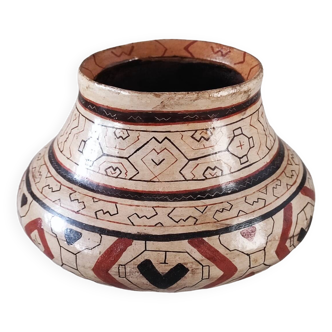 Peruvian Shipibos pottery vase
