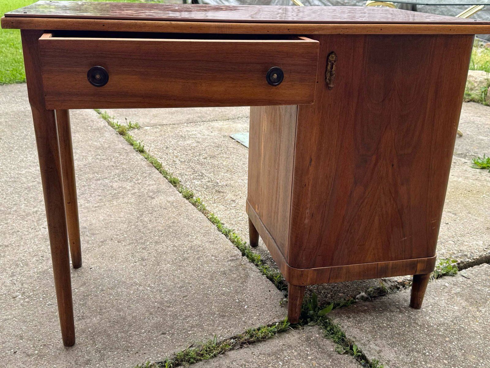Bureau Art Déco en noyer, années 1930