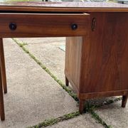 Bureau Art Déco en noyer, années 1930
