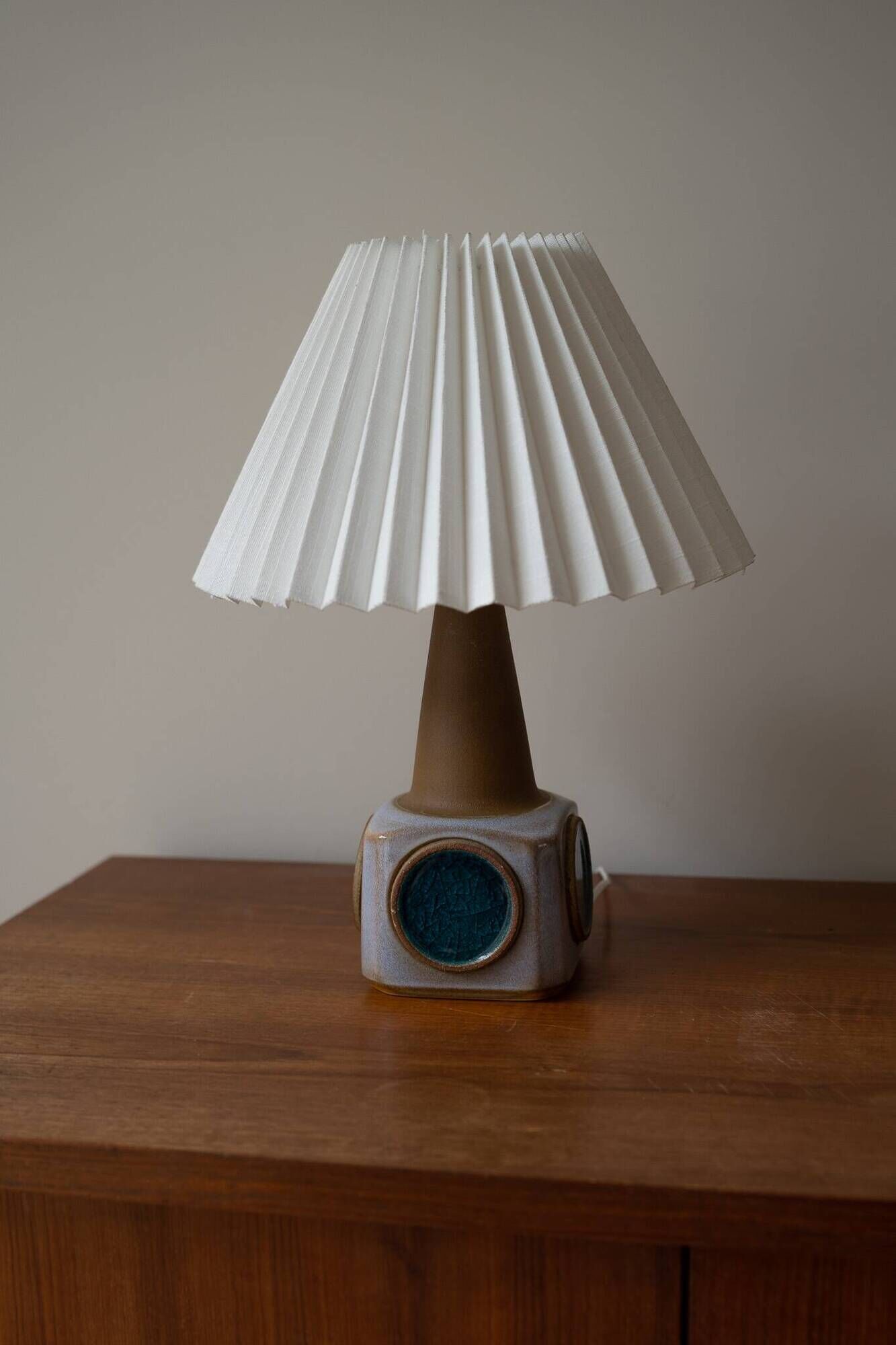 Lampe de table en céramique danoise beige/ lilas/ bleu