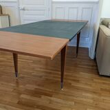 Extendable dining table