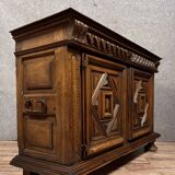 Large Louis XIII period Burgundy buffet in solid walnut circa 1650