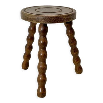 Tripod twisted feet stool