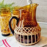 Carafe and glasses in blown amber glass and wicker