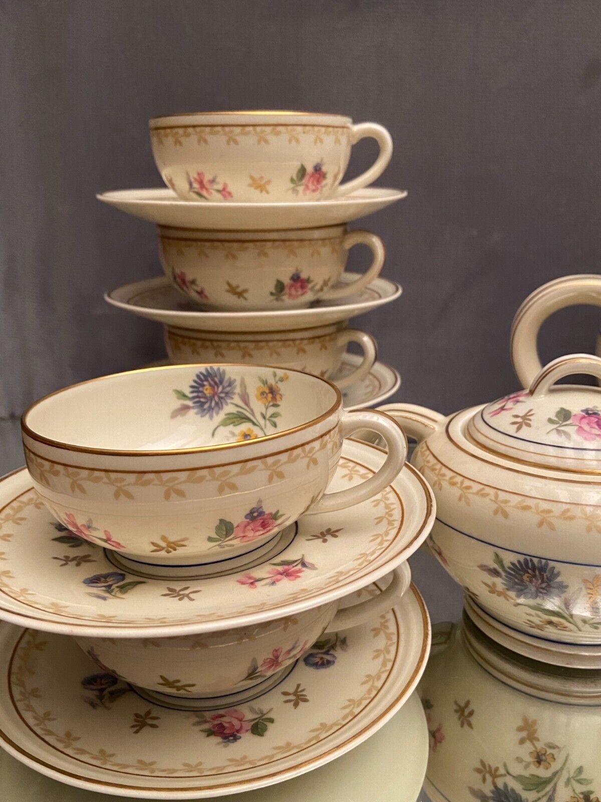 Complete tea set in Limoges porcelain signed Lanternier teapot cup