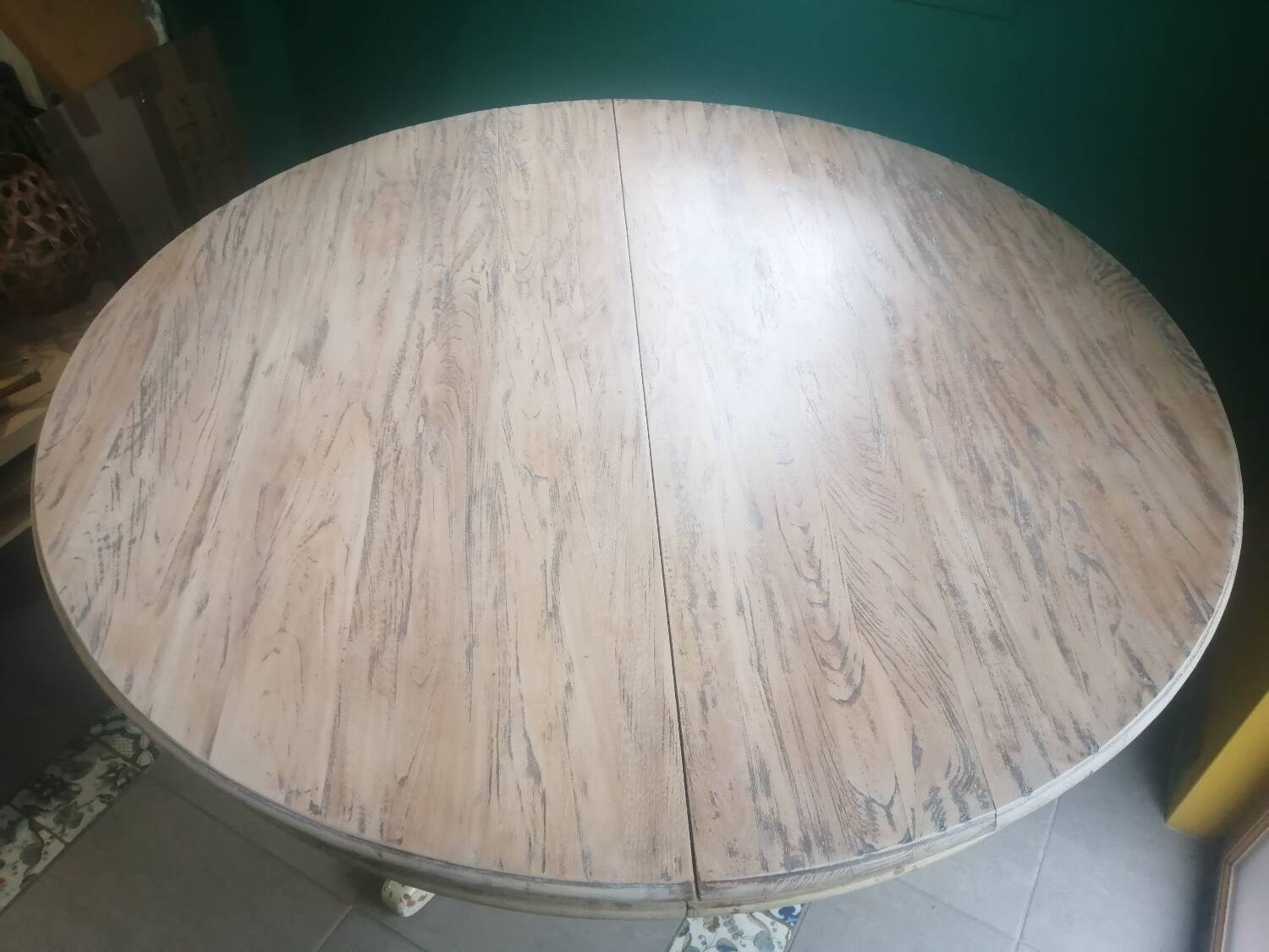 Round table for 12 people