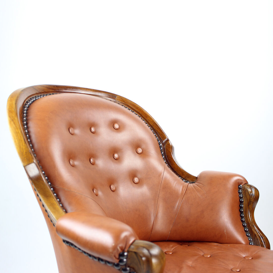 Fauteuil en cuir et noyer cognac, Tchécoslovaquie années 1940