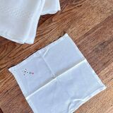 Embroidered tablecloth and 12 vintage napkins