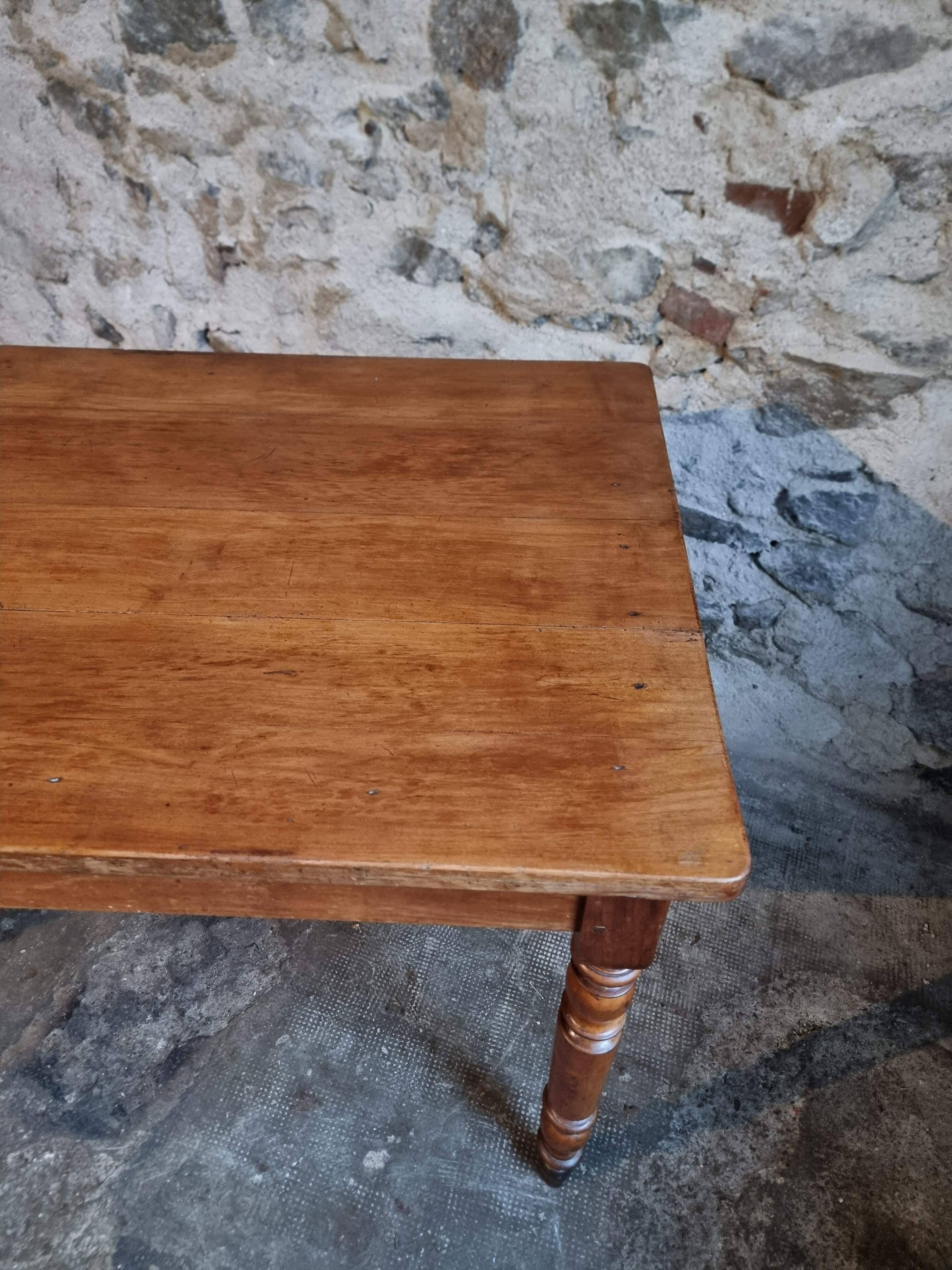 Antique dining table in French cherry wood 1900–1920 – Provincial farmhouse table