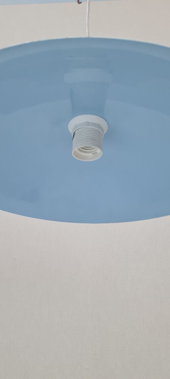 Suspension in enamelled sheet metal and wood